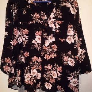 Torrid V-neck Floral Blouse Size 1